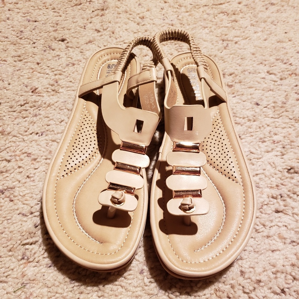 NWOT Siketu Sandal